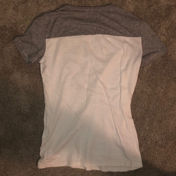American Eagle T-Shirt | Looks New - Picture 2 of 4